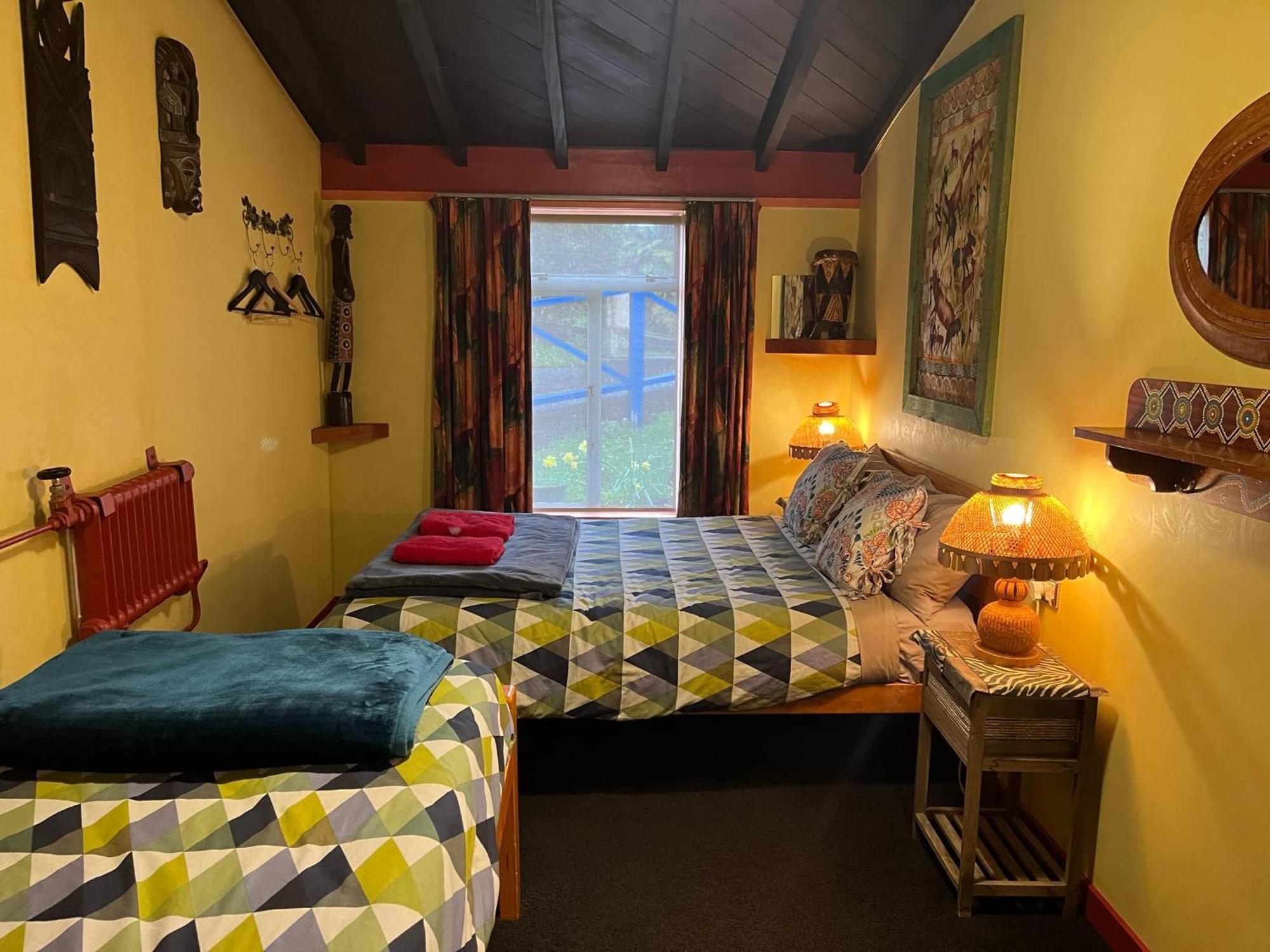 Global Village Travellers Lodge Greymouth Ngoại thất bức ảnh The bedroom at the Old School House