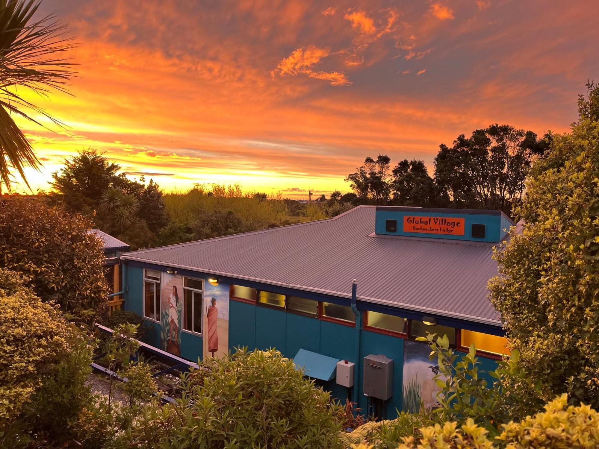 Global Village Travellers Lodge Greymouth Ngoại thất bức ảnh The Village Theatre