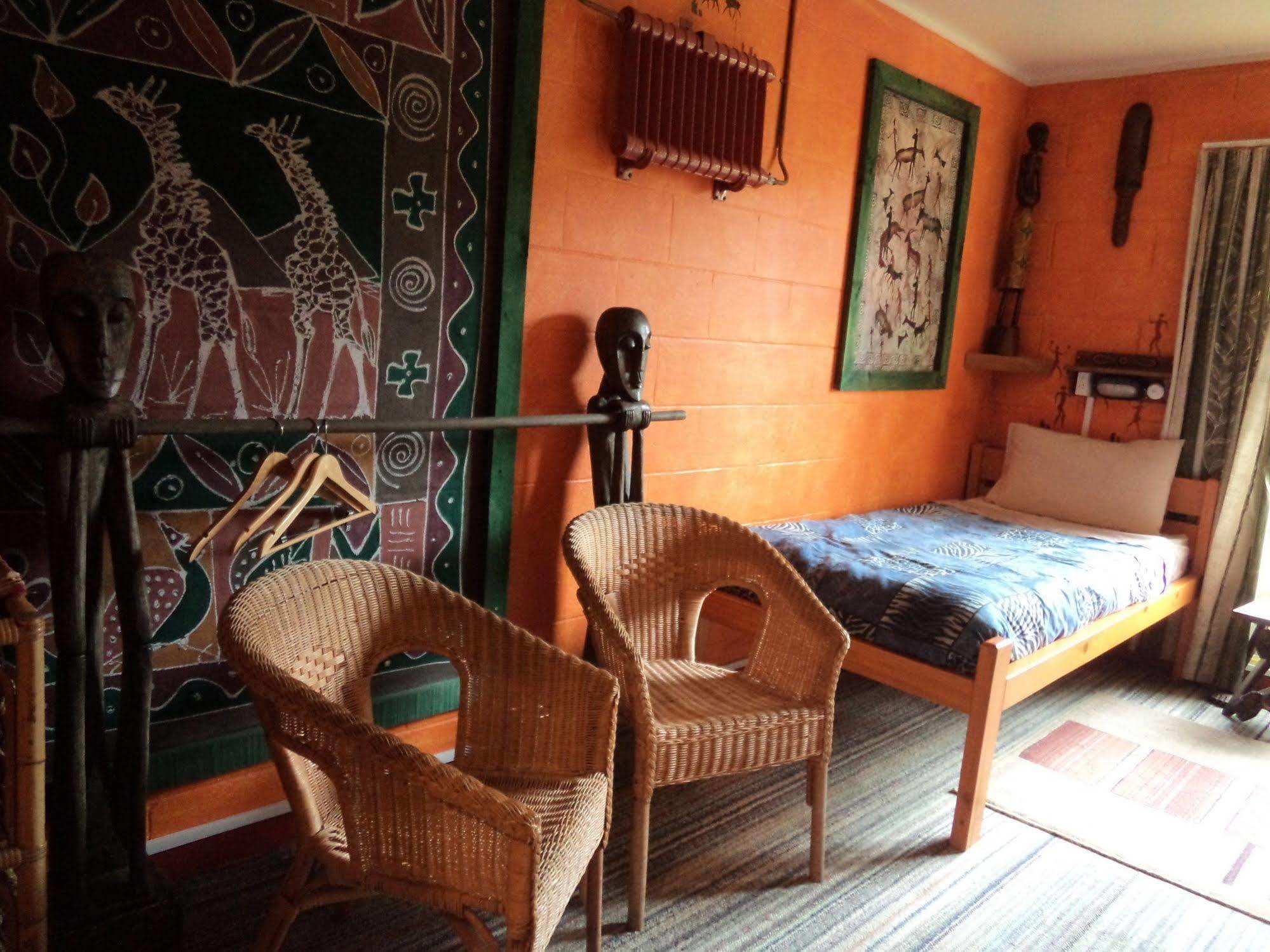 Global Village Travellers Lodge Greymouth Ngoại thất bức ảnh A room at the African Queen