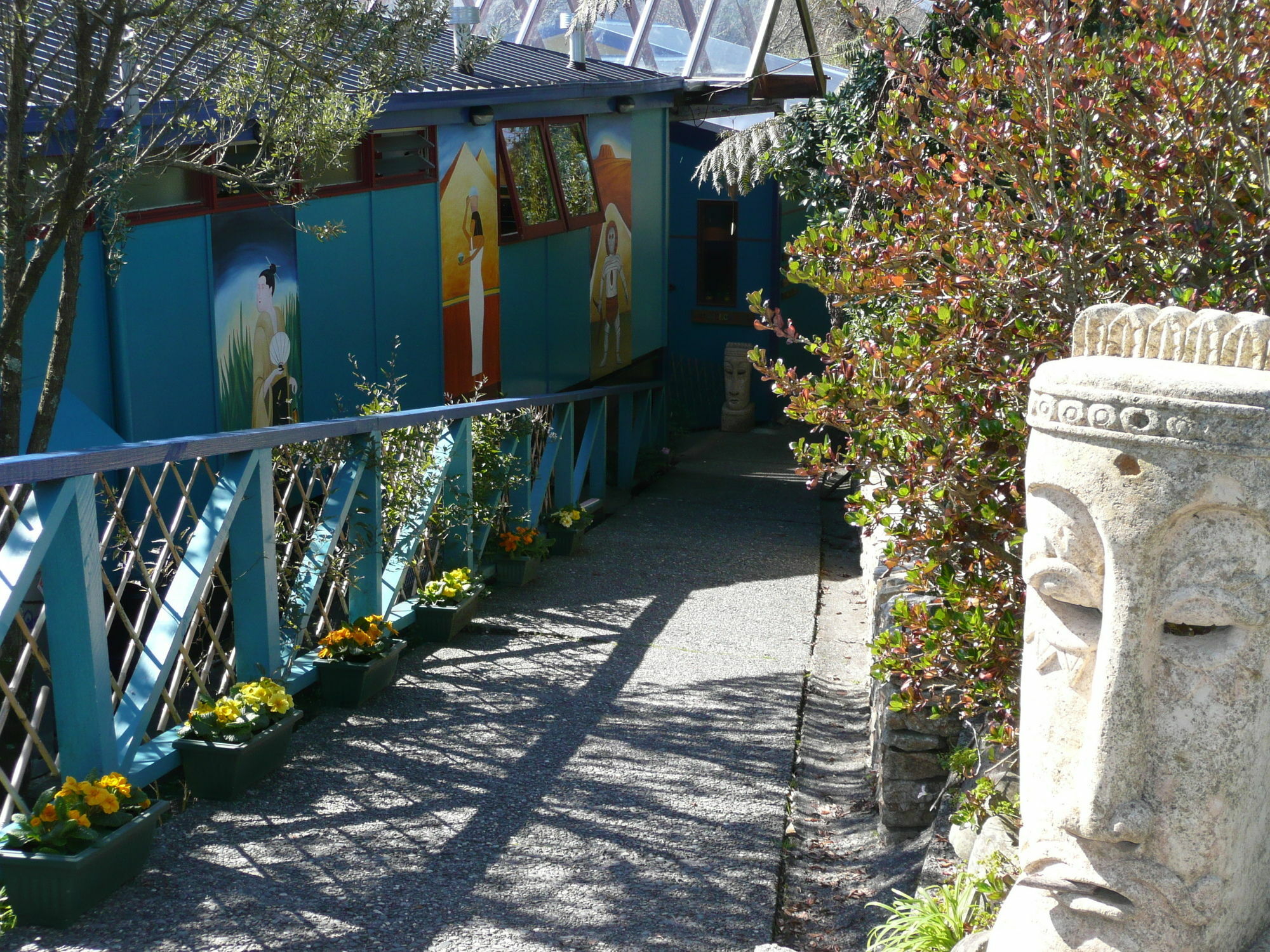 Global Village Travellers Lodge Greymouth Ngoại thất bức ảnh The entrance to the museum