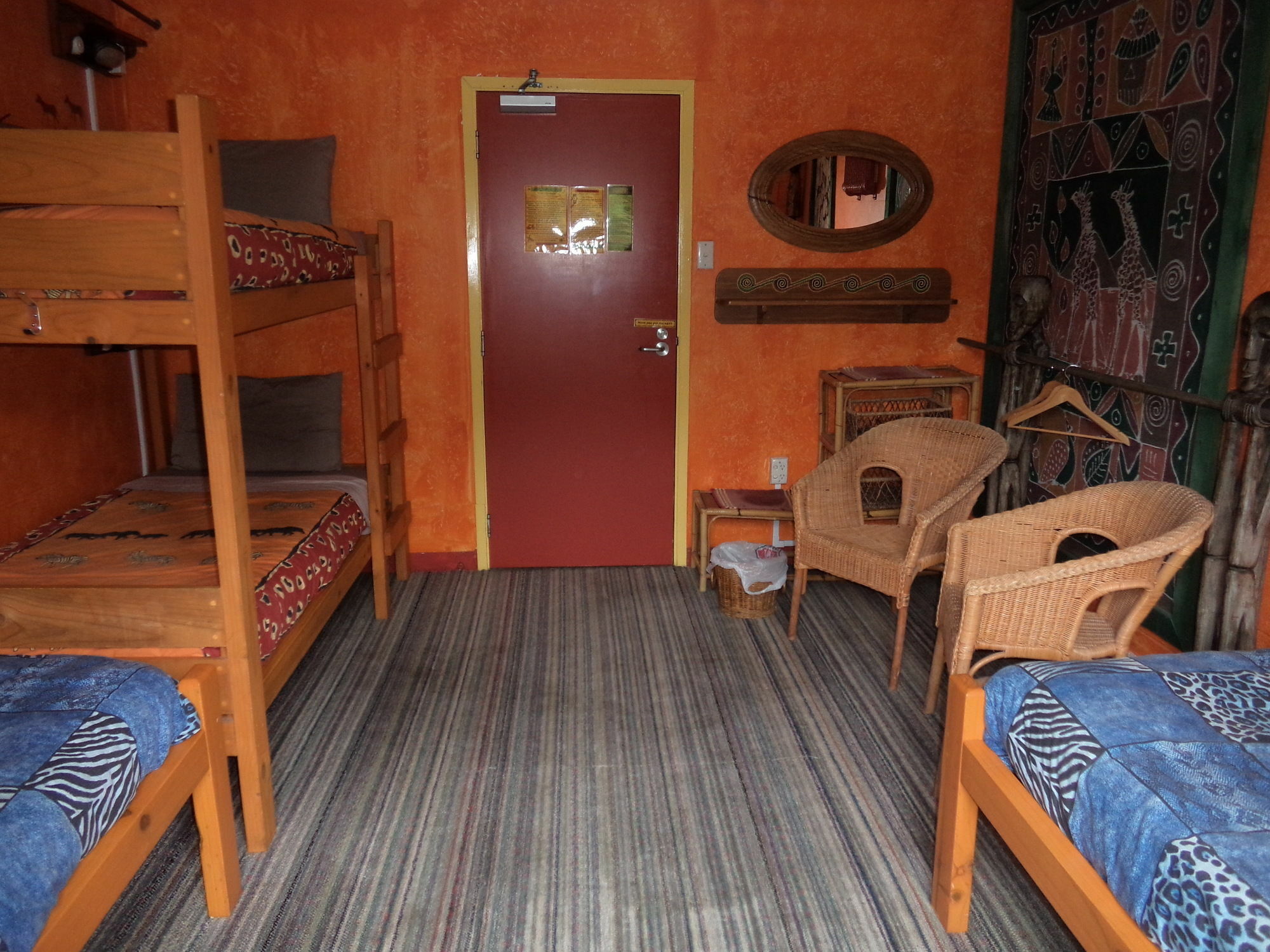 Global Village Travellers Lodge Greymouth Ngoại thất bức ảnh A room at the hostel